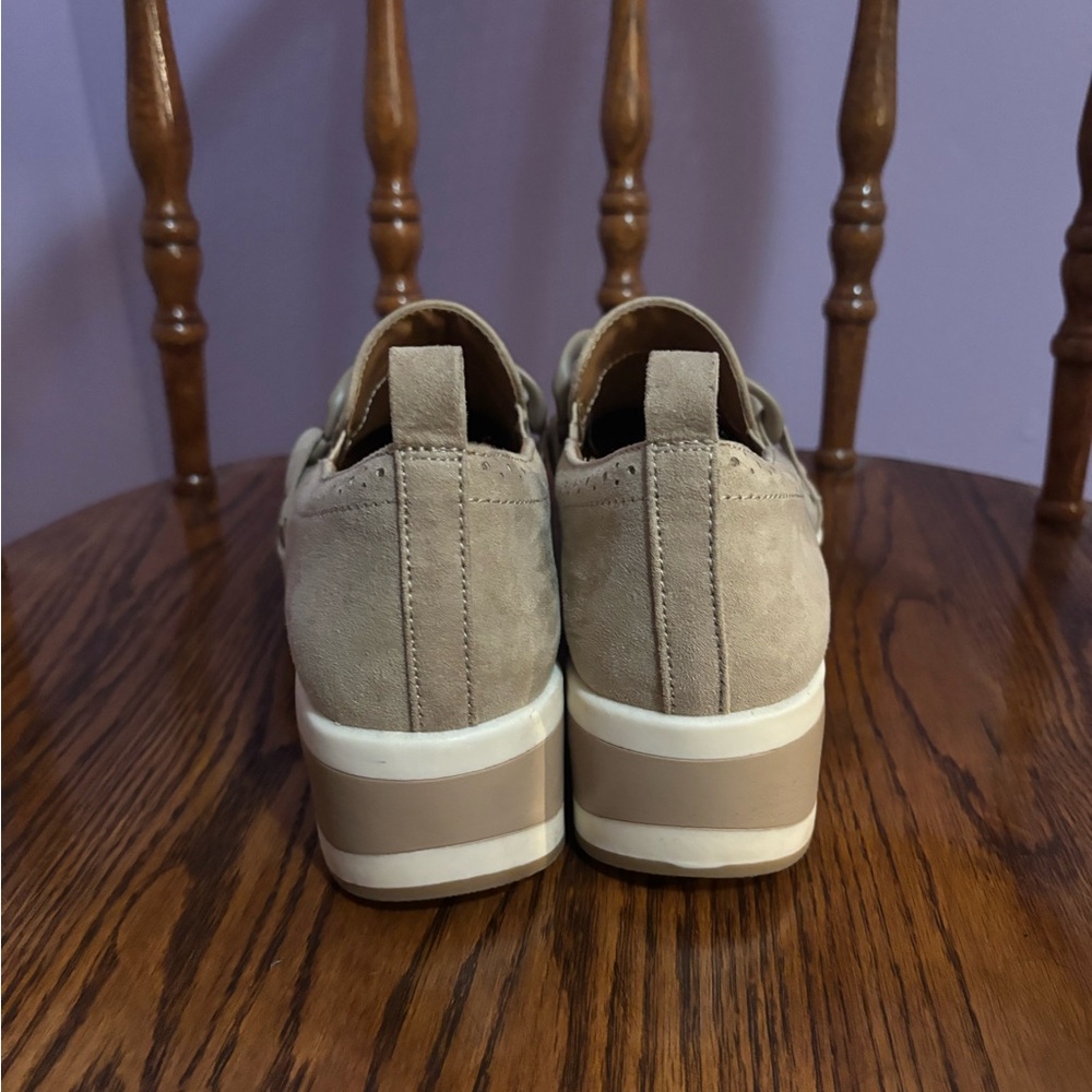 Women's Tan Platform Loafers - Picture 5 of 5